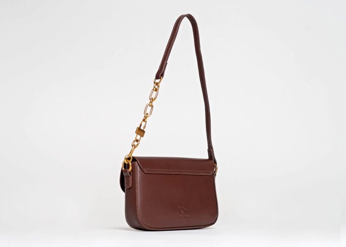 Elegancka Torebka Sienna Brown z łańcuszkiem i złotymi detalami - obrazek 2