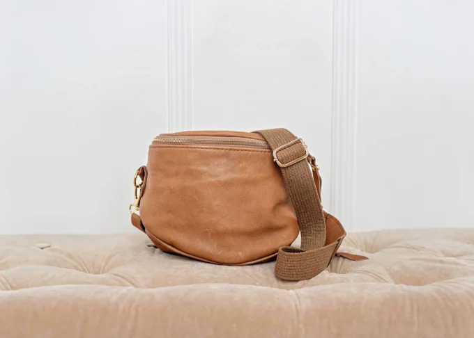 Stylowa torba nerka Lily Brown z naturalnej skóry - idealna na każdą okazję!