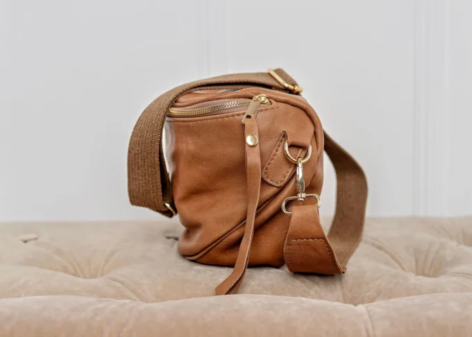 Stylowa torba nerka Lily Brown z naturalnej skóry - idealna na każdą okazję! - obrazek 2