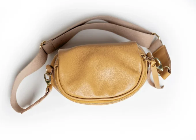 Stylowa żółta nerka Lily Yellow z naturalnej skóry - obrazek 6