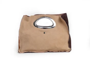 Zamszowa torebka Bellini w odcieniach beżu i brązu z metalowym uchwytem – widok z przodu