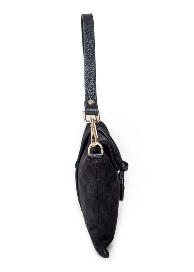 Torebka Flora Black na modelce – stylizacja w minimalistycznym stylu