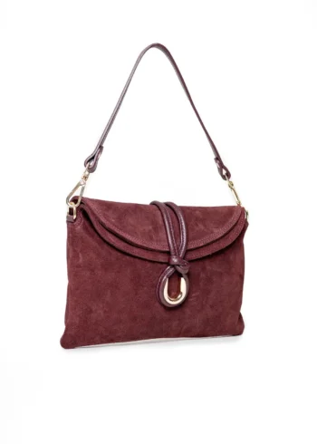 Torebka Flora burgundowa na modelce – stylizacja z klasą