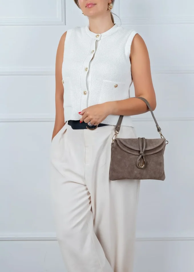 Torebka Flora Taupe na modelce – stylizacja w neutralnych odcieniach
