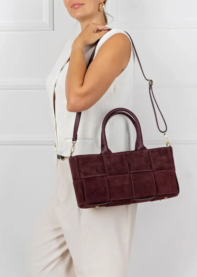 Zamszowa torebka Vera w kolorze bordo z eleganckimi rączkami