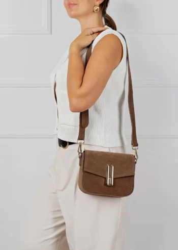 Vivienne Mocha – wnętrze: dwie komory na suwak, kontrastowa czerwona podszewka